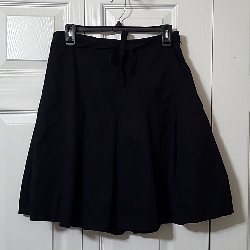 Black Pleated Skirt Stretch Fabric, Belted w/Ribbon Tie, Size 4, Like New